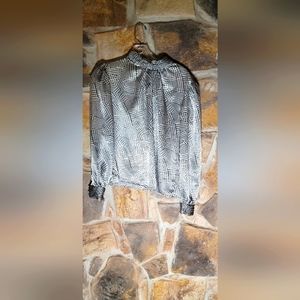 Anna kriste black and white top